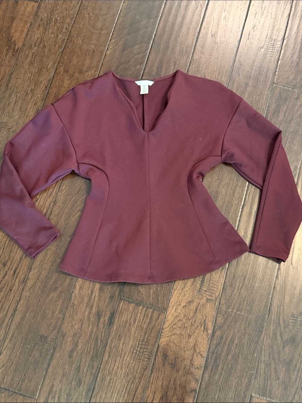 H&M Women’s V‑Neck Long Sleeve Top in Burgundy; size Small